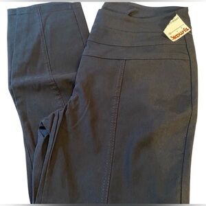 Studio Point black straight leg pants. NWT. Sz M
